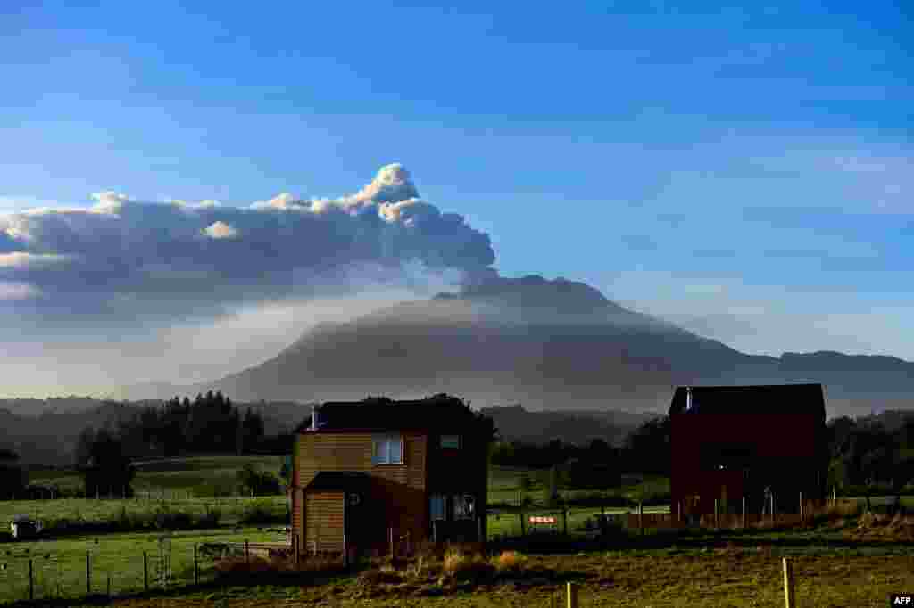 View of the Calbuco volcano in Puerto Varas, Chile, April 24, 2015.