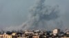 Oblak dima iznad Rafe u Gazi posle izraelskog bombardovanja (Foto: AID KHATIB / AFP)
