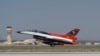 Jet X-62A VISTA, sebuah pesawat tempur eksperimen F-16 dengan kecerdasan buatan milik Angkatan Udara AS, lepas landas dari Pangkalan Udara Edwars di California, pada 2 Mei 2024. (Foto: AP/Damian Dovarganes)