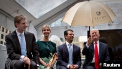 Donald Tramp i njegova deca Erik, Ivanka i Donald Junior