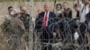 ARHIVA: Republikanski predsednički kandidat Donald Tramp na američkoj granici sa Meksikom u mestu Igl Pes u Teksasu, 29. februara 2024. (Foto: Rojters /Go Nakamura)