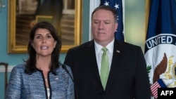 Američka ambasadorka u UN Niki Hejli i državni sekretar Majk Pompeo na konferenciji za novinare u Stejt departmentu, 19. jun 2018.