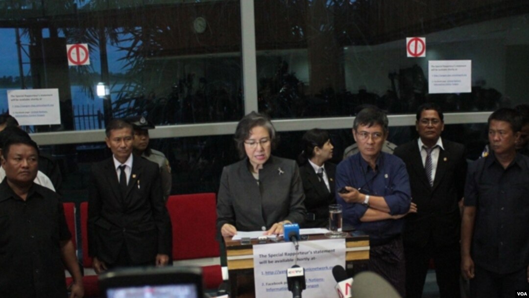 မြန်မာနိုင်ငံဆိုင်ရာ ကုလအထူးကိုယ်စားလှယ်သစ် မစ္စ် ယန်ဟီးလီ ရဲ့ ရန်ကုန်သတင်းစာရှင်းလင်းပွဲ။ (ဂျူလိုင် ၂၆၊ ၂၀၁၄၊ ဓာတ်ပုံ/စည်သူ-ဗွီအိုအေ)