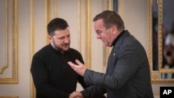 Presidenti ukrainas Volodymyr Zelensky mirëpret Ministrin gjerman të Mbrojtjes, Boris Pistorius në Kiev, më 14 janar, 2025/AP