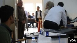 Irak koristi mašine za elektronsko glasanje i biračke identifikacije da bi sprečio prevare na prvim izborima od kad je poražena ID. 