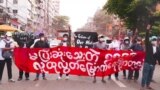 အန္တရာယ်ကြားက လျှပ်တပြက် ဆန္ဒပြကြသူများ