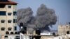 Asap membubung dari lokasi serangan Israel di Rafah di selatan Jalur Gaza, 7 Mei 2024 di tengah konflik antara Israel dan kelompok militan Palestina, Hamas. (Foto: AFP)