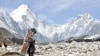 བོད་ནས་བལ་ཡུལ་བར་མེ་འཁོར་ལྕགས་ལམ་ལས་གཞིའི་ཆེད་རྒྱ་ནག་གི་ལས་དོན་རུ་ཁག་བལ་ཡུལ་ལ་འབྱོར་བ།