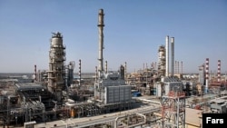 نمایی از پالایشگاه نفت آبادان - عکس از آرشیو