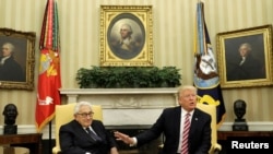 Bivši američki državni sekretar Henri Kisindžer i predsednik SAD Donald Tramp u Beloj kući, 10. maj 2017.