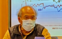 香港民意研究所副行政總裁鍾劍華。（美國之音湯惠芸攝）