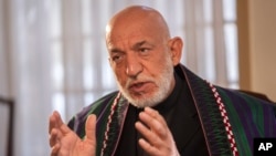 حامد کرزی گفته است که آموزش دختران یک حق مسلم و "تردیدناپذیر" است و به گفتۀ وی ممنوعیت دختران افغان از آموزش خلاف منافع ملی است.