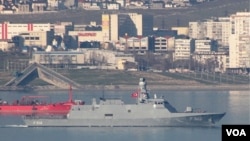 თურქული კორვეტი Büyükada ნოვოროსიისკის პორტში