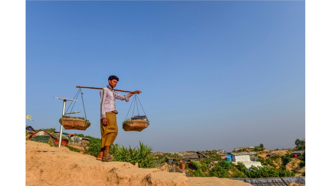 ဘင်္ဂလားဒေ့ရှ်နိုင်ငံရှိ Ukhia မှာရှိတဲ့ Jamtoli ဒုက္ခသည်စခန်းက ရိုဟင်ဂျာ အမျိူးသားတဦး။ (ဒီဇင်ဘာ ၁၁၊ ၂၀၁၉)