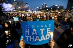 지난 2017년 4월29일 한국 서울의 미국대사관 주변에서 주한미군의 한반도 사드 배치에 반대하는 집회가 열렸다.