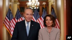 Predsednica Predstavničkog doma Nensi Pelosi i lider senatske manjine Čak Šumer obraćaju se naciji sa Kapitol Hila posle govora predsednika Trampa.