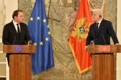 Evropski komesar za proširenje i vanjsku politiku Oliver Varhelji tokom zajedničke koferencije za medije sa predsjednikom Vlade Crne Gore Duškom Markovićem u Podgorici, 7. februara 2020. (Foto:Vlada Crne Gore)