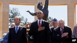 Predsednik Barak Obama i Fransoa Oland na američkom groblju u Normandiji, 6. juna 2014.
