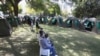FILE: Bamelele ukuhlolwa igciwane leHIV eHarare, Zimbabwe, June, 22, 2012.