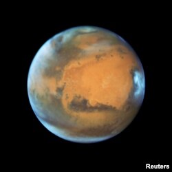Planeta Mars snimljena 12. maja 2016. kroz teleskop NASA-inog Habl satelita, u trenutku kada je bio 50 miliona milja udaljen oz Zemlje.