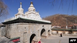 སྐུ་འབུམ་དགོན།