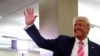 Mutungamiri weAmerica, VaDonald Trump, mushure mekuvhota kuWest Palm Beach, mudunhu reFlorida, pamberi pesarudzo dziriko musi wa 03 Mbudzi.
