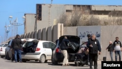 Putnici nakon što su evakuisani sa aerodroma Mitiga u Tropoliju, Libija, 8. aprila 2019.