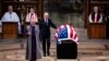 Presiden Amerika Serikat Joe Biden menyentuh peti jenazah setelah menyampaikan pidato penghormatan terakhir pada Upacara Pemakaman Kenegaraan untuk mantan Presiden Amerika Serikat Jimmy Carter di Katedral Nasional di Washington, DC, 9 Januari 2025. (Haiyun Jiang/POOL/AFP)