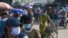 ကန့်သတ်မှုအချို့ ဖြေလျှော့ပေးလိုက်သည့် လှိုင်သာယာမြို့နယ်တွင် သွားလာနေကြသူတချို့။ (မေ ၁၆၊ ၂၀၂၀)