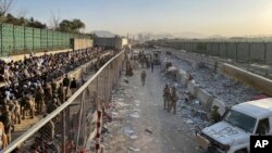 در حملۀ مهاجم انتحاری داعش در جریان عملیات تخلیۀ نظامی از افغانستان در ۲۶ اگست ۲۰۲۱ کم از کم ۱۳ نظامی امریکایی و کم و بیش ۱۷۰ غیرنظامی افغان کشته شدند.