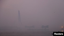 印度首都新德里早上出現的霧霾景觀