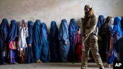 به گفتۀ این کمیشنر ملل متحد، زنان و دختران تحت حاکمیت طالبان در افغانستان، از اساسی‌ترین حقوق شان محروم شده‌اند.