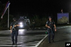Kosovski policajci u patroli (Foto: AP/Bojan Slavković)