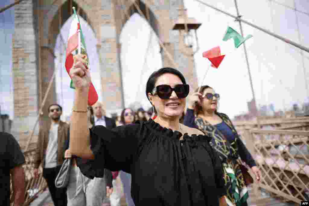 راهپیمایی اعتراضی در نیویورک در اولین سالگرد کشته شدن مهسا امینی در بازداشت حکومت جمهوری اسلامی (شنبه ۲۵ شهریور ۱۴۰۲)