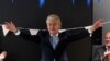 ທ່ານ ກຽທ ວິລເດີສ໌ (Geert Wilders), ຜູ້ນຳຝ່າຍຂວາຈັດຊາວດັດຈ໌ ແລະຜູ້ນຳພັກເສລີພາບ ພົບກັບບັນດາສະມາຊິກພັກຂອງທ່ານ ຢູ່ທີ່ ລັດຖະສະພາເນເທີແລນ ຫຼັງຈາກຊະນະການເລືອກຕັ້ງລັດຖະສະພາ ໃນນະຄອນ ເຮັກ (Hague) ປະເທດເນເທີແລນ ວັນທີ 23 ພະຈິກ 2023.