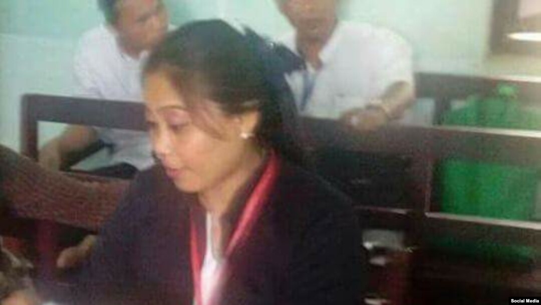 တရားလွှတ်တော်ရှေ့နေ ဒေါ်ခင်ခင်ကျော်