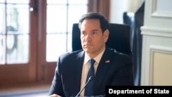 2025 年 3 月 13 日，美國國務卿馬可·盧比奧 (Marco Rubio) 出席在加拿大夏洛瓦舉行的七國集團外交部長會議。(美國國務院提供照片)