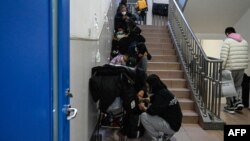 資料照片: 2023年11月23日小孩在北京一家兒童醫院接受輸液