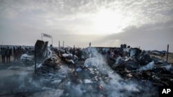 Rafah depois de um ataque aéreo israelita ter provocado um enorme incêndio.
APTOPIX 