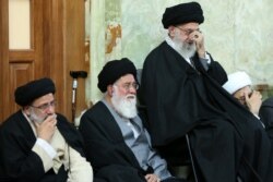 از راست: صادق لاریجانی، آیت الله خامنه‌ای، احمد علم الهدی و ابراهیم رئیسی