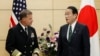 美軍印太司令部司令約翰‧阿奎利諾（John Aquilino）2021年11月拜會日本首相岸田文雄。（美聯社）