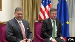 Arhiva - Gabrijel Eskobar i Miroslav Lajčak tokom jedne od poseta Beogradu
