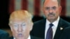 ARHIVA - Finansijski direktor Trampove organizacije Alen Vajselberg i bivši predsednik Donald Trampa (Foto: Rojters/Carlo Allegri)