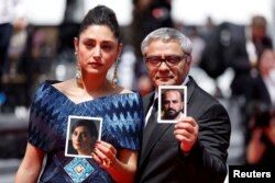 محمد رسول‌اف، کارگردان سرشناس ایرانی، در کنار گلشیفته فراهانی در مراسم فرش قرمز جشنواره کن (جمعه ۴ خرداد ۱۴۰۳)