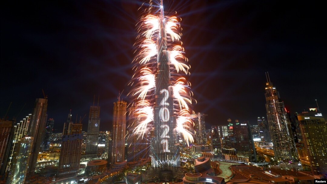 ဆော်ဒီအာရေးဗျနိုင်ငံ Dubai မြို့က နှစ်သစ်ကူးနေ့ည မီးရှုးမီးပန်းဖောက်တဲ့ မြင်ကွင်း။ (ဒီဇင်ဘာ ၃၁၊ ၂၀၂၀)