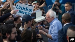 Kandidat za demokratsku predsedničku nominaciju , senator Berni Sanders na mitingu u Santa Ani u Kaliforniji, 21. februara 2020.