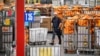 Penangguhan Pengiriman Paket dari China Picu Keresahan, Layanan Pos AS Kembali Ubah Kebijakan 