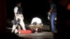 Ranjeni mladić koji je pucao na neoznačena policijska kola, Ferguson, Mizuri 10. avgust 2015.
