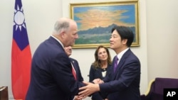 台灣當選總統賴清德2024年4月23日會晤兩位來自美國密西根州的聯邦眾議員-共和黨人麗莎·麥克萊恩與民主黨人丹·基爾迪。