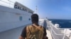 Anggota pasukan Houthi berdiri di atas kapal kargo Galaxy Leader yang berlayar di Laut Merah, pada 20 November 2023. (Foto: Houthi Military Media/Handout via Reuters)